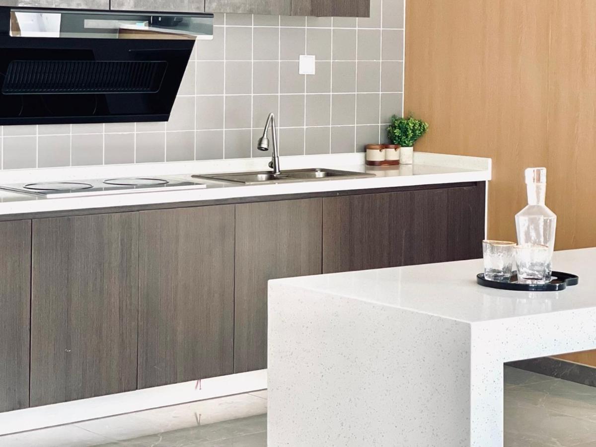 Golden Bay Apartment *